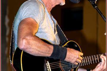 Cuatro cantautores animan la noche del viernes en La Garita/TA e Ildefonso Rodríguez.
